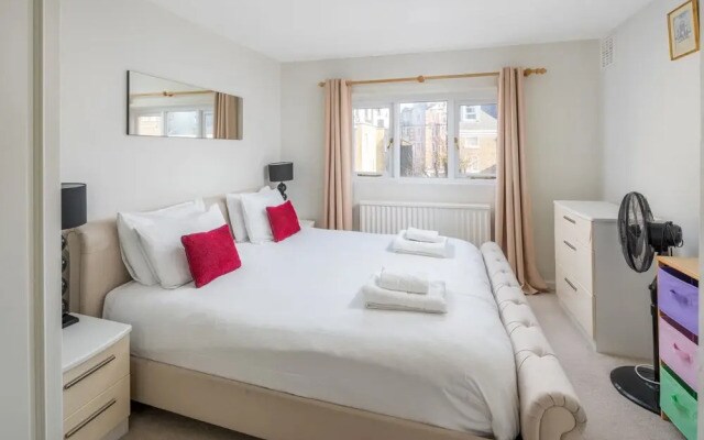 JOIVY Social Distancing for 4 in Earl's Court