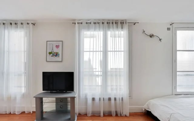 3 people apartment - Paris center by Weekome