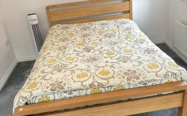 House - Sleeps 5, Private Parking & Pets Allowed