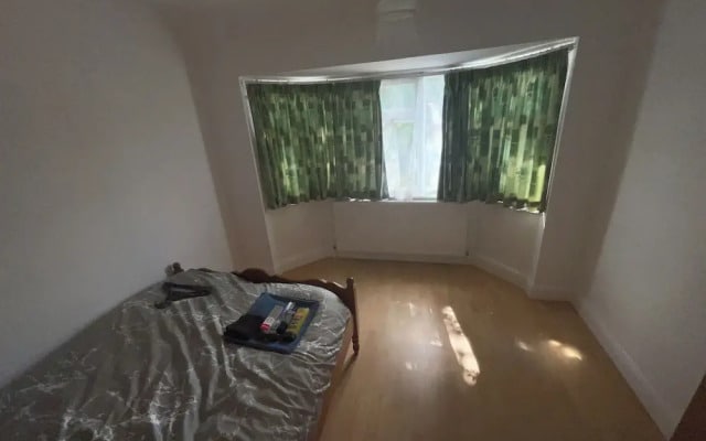 New Malden - 4 Beds - Sleeps 8 - Garden - Wifi