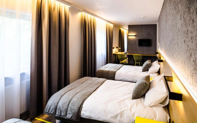 Air Hotel