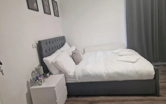 Lodge - Sleeps 10 & Free Parking
