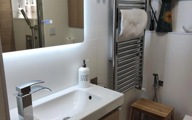 CAJA MAGICA Privada baño compartido