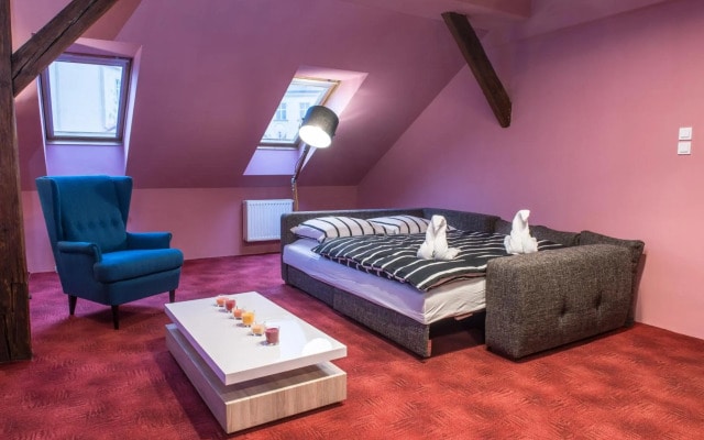 Spacious and Quiet Attic Flat in Centre
