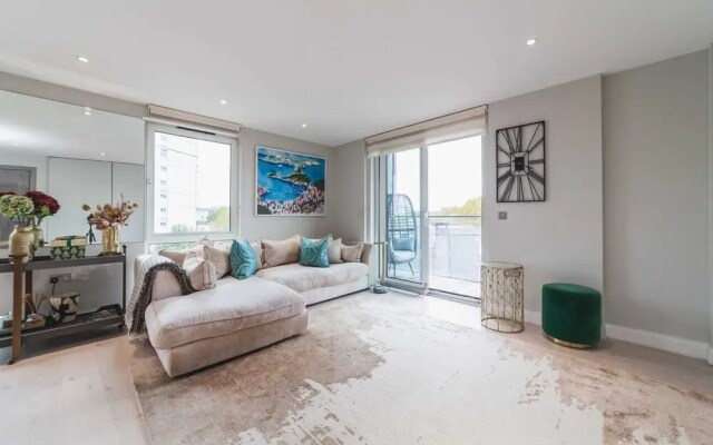 Stylish Three-bedroom Battersea Flat
