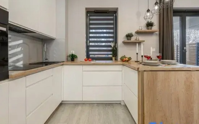 Lumina 3-room apartment near the train station