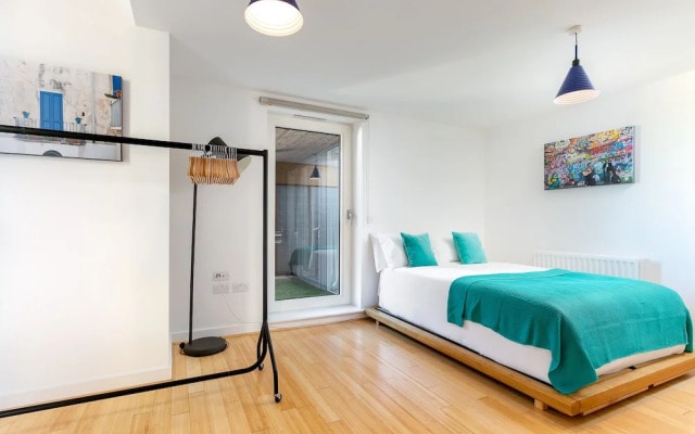 Bright Comfy 2 bed in trendy Dalston