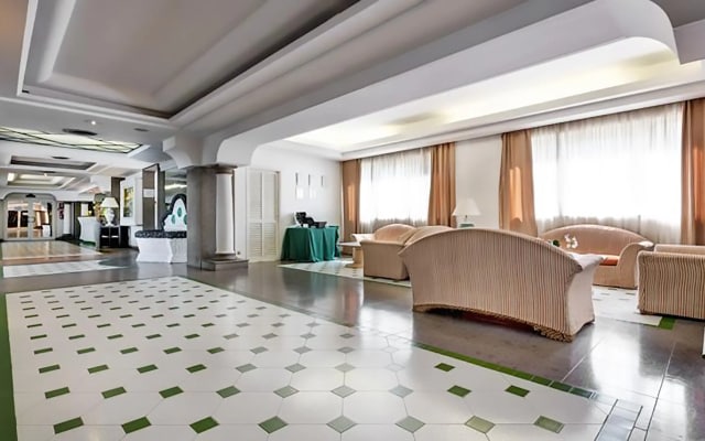 Aris Garden Hotel