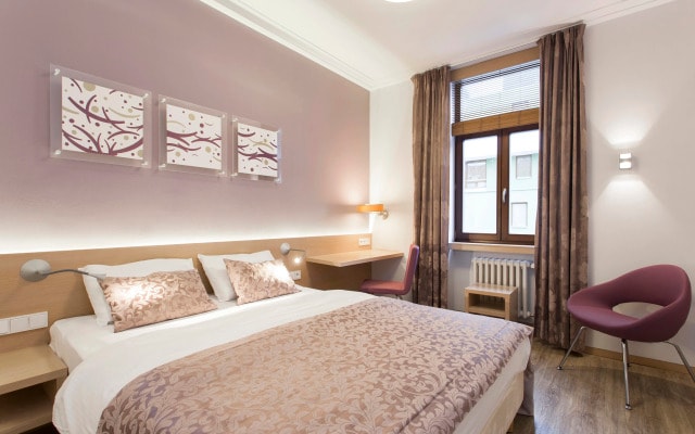 Hotel Carol