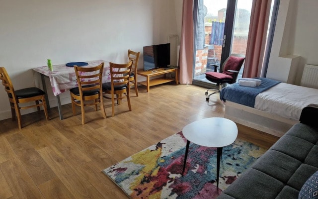 Apartment Sleeps 2 With Free Parking