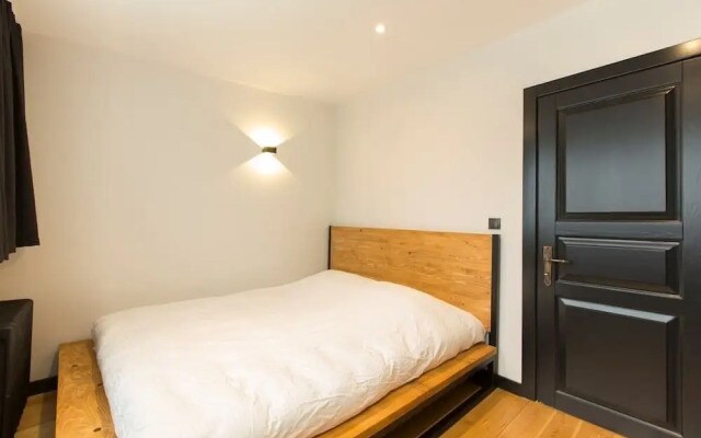 Olympia Flats by Oval