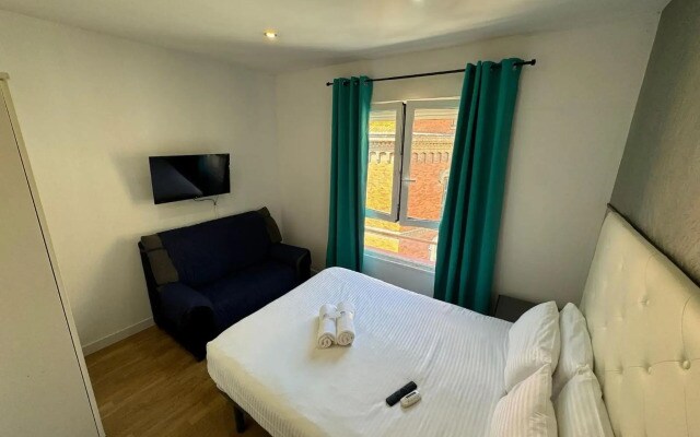 Apartamentos Day Madrid BALLESTA Centro Gran Via Sol Malasaña