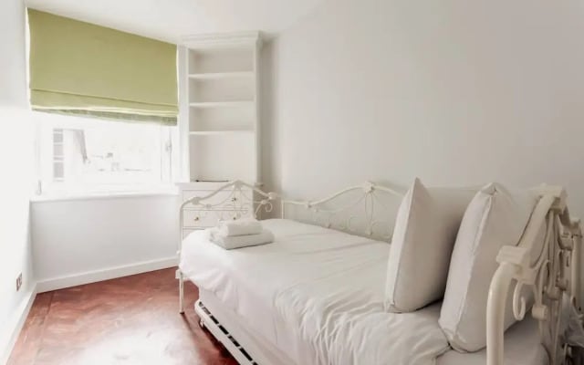 Spacious Holborn Apartment Close to Tube