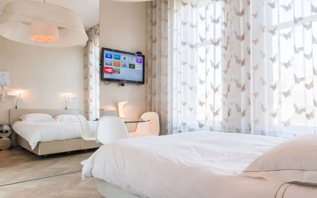 Amstel Corner Hotel