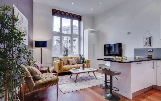 The Lexham Gardens Escape - Central 2BDR with Balcony