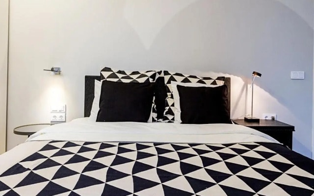 Majestic 1BD Old Town Apartment by Hostlovers
