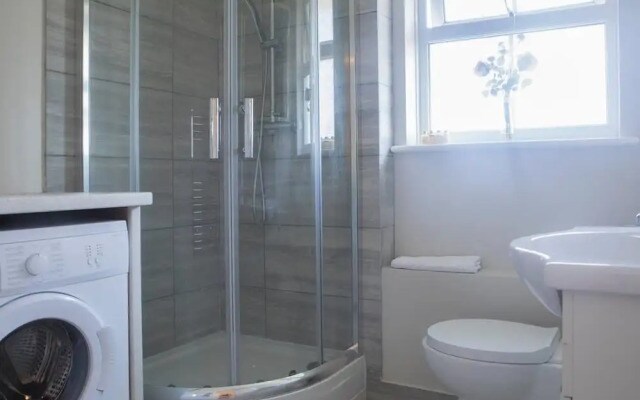 Bright 1 Bedroom Home in West London W/parking!