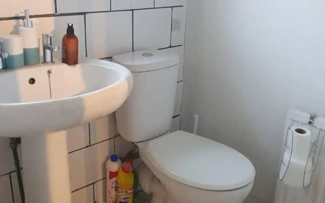 House Sleeps 6 With Garden, Parking