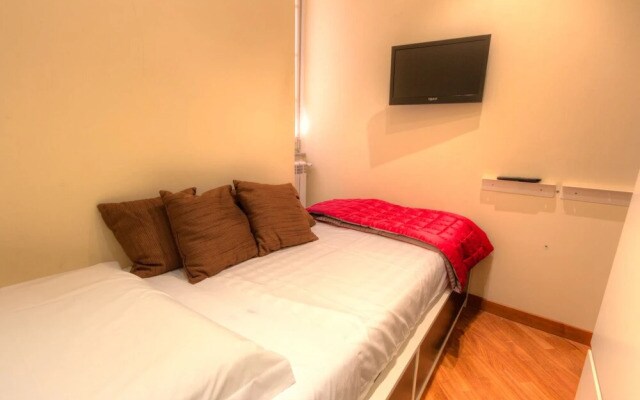 Spanish Steps Hills Apartment