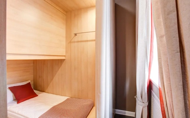 Dad&Cat Capsule Hotel - Hostel