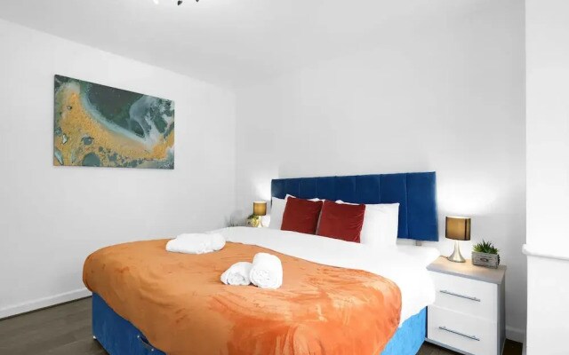 Spacious 5BR 3BA Serviced Hse in Croydon