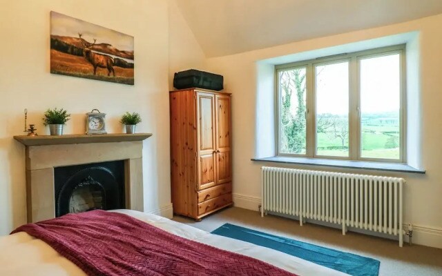 Upper Hurst Farmhouse