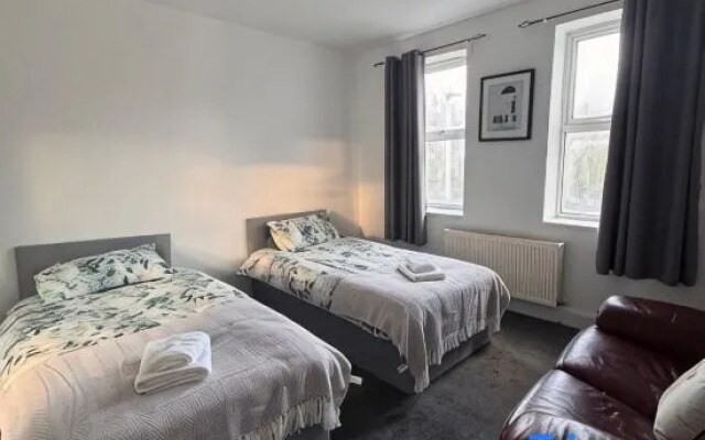 Cozy Guest Room 2 in Morden