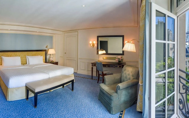 Отель Shangri-La Paris