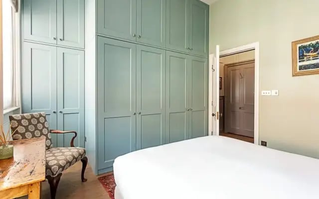 Well-designed Chelsea Flat