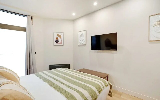 Spacious Apartment - 2BR/10P - Place D'Italia