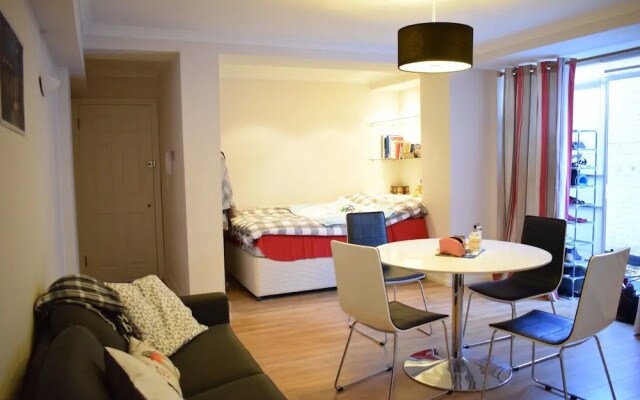 Central Studio Flat Opposite Regent's Park