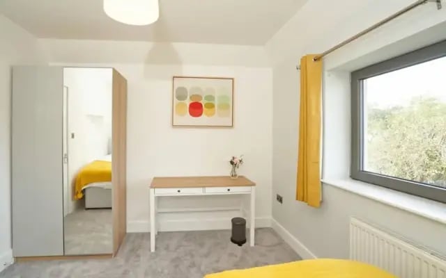 Home From Home - 4 Double Bed House with Parking