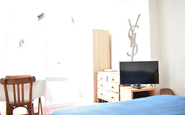 1 Bedroom Apartment In Central Paris