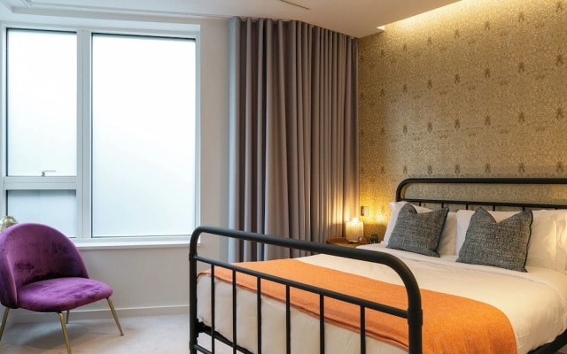 Urban Chic - Aird House