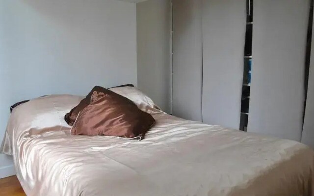 One Separated Bedroom Saint Sebastien