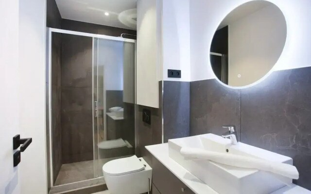 Elegant Apartment at the Palais Royal Opera