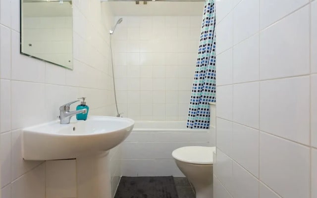 2 Bed Apartment In Kensington