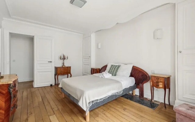 Stylish 3BR Near Tuileries Gardens