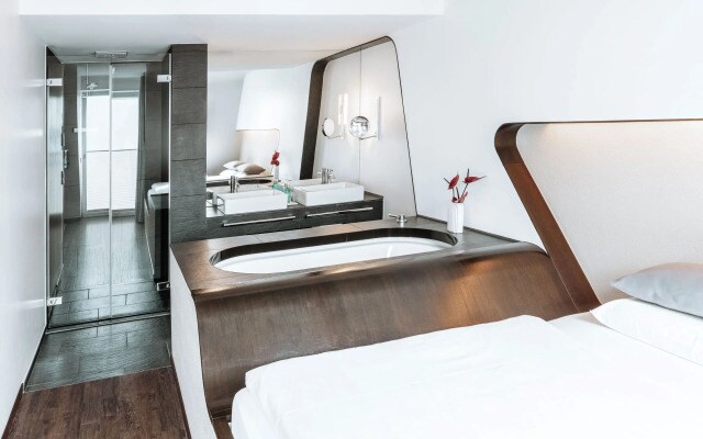 Hotel Q
