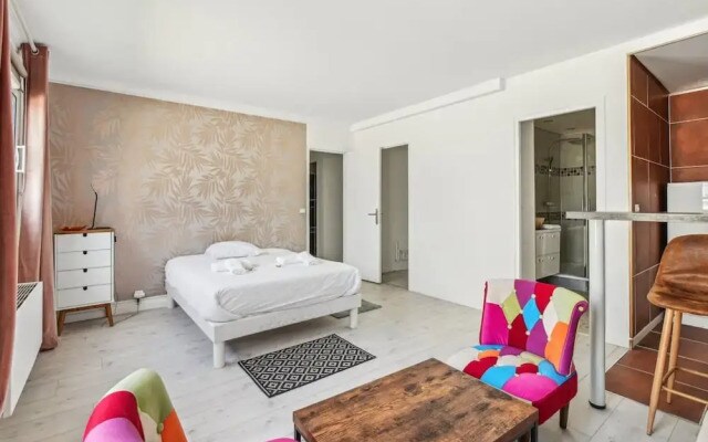 Exceptional Apartment With Terrace - La D Fense