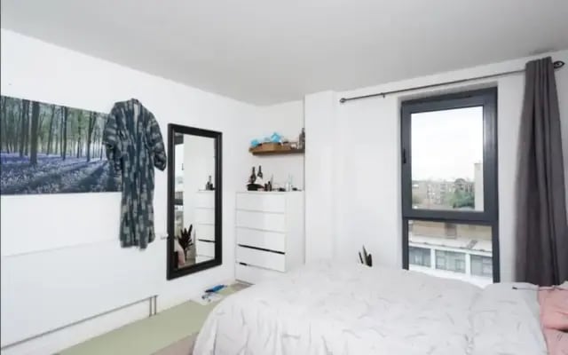 Modern 4 Bedroom Canal-side North London Flat
