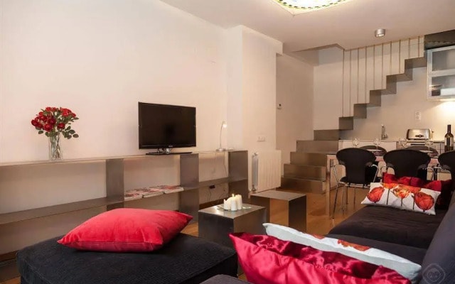 Sagrada Familia Area Pool Apartments