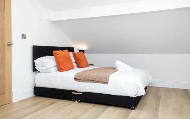 Flat 5 15 Longley Road