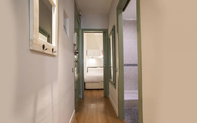 31ENT335 - Mediterranean decorated apartment