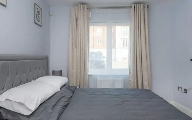 Stylish Elegant New Flat 5 Min from Crossrail