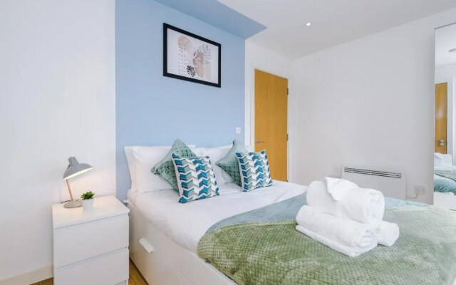 Stunning Scandi Manchester City Centre Penthouse - Sleeps 10 - Parking