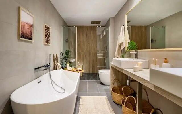 Java - 3 Bedroom and Shared Pool in Almagro