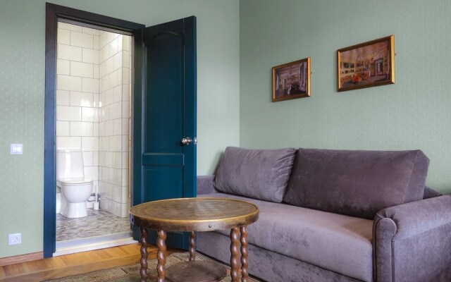 Friends Rooms on Vosstaniya