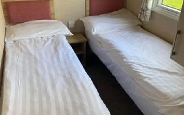 Budget 3-bed Caravan in Tunstall, Hull