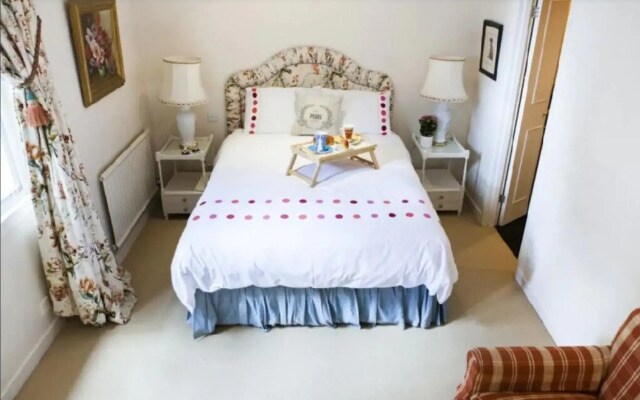 CHARACTERFUL KNIGHTSBRIDGE / CENTRAL LONDON 3 BEDROOMS-2Baths APARTMENT